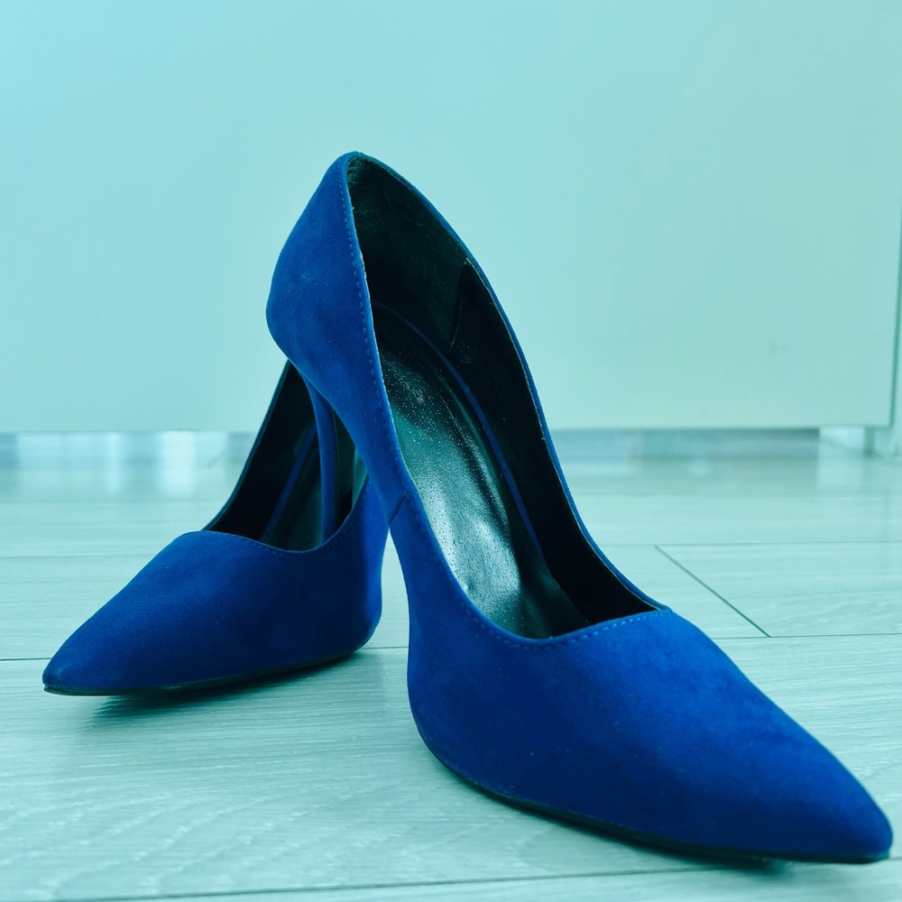 USED WOMEN’S HIGH HEELS